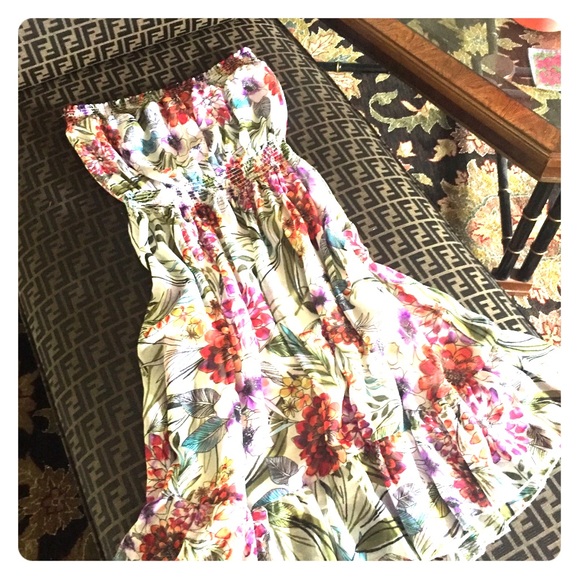 Flowy Strapless Summer Dress - Picture 1 of 7